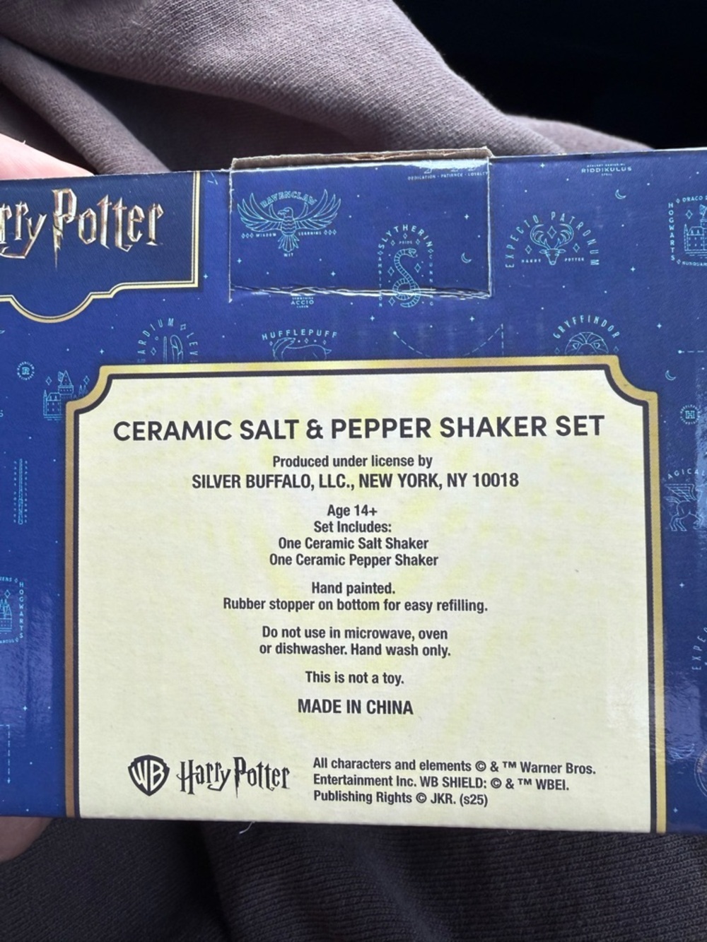 Harry Potter Ceramic Red Platform 9 3/4 Salt & Pepper Shaker Set - Picture 3 of 3